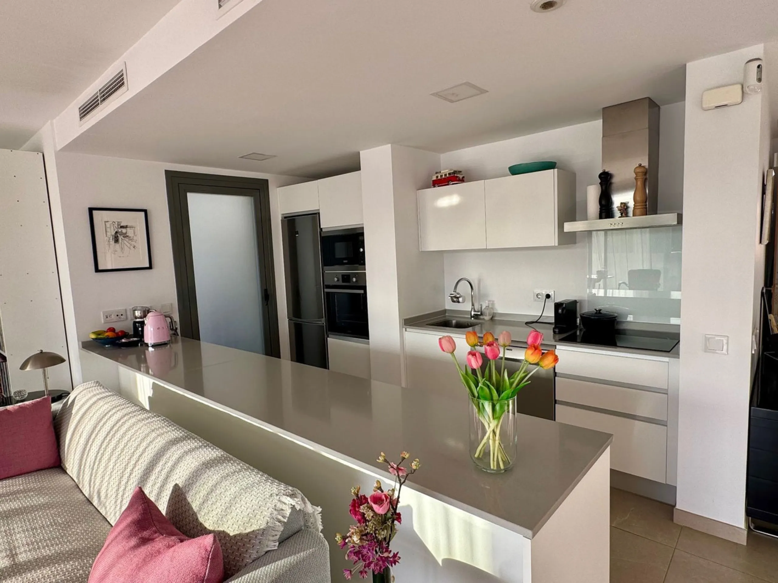 Discover luxury and comfort in this spectacular penthouse for sale in Casares Green!