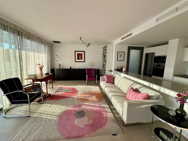 Discover luxury and comfort in this spectacular penthouse for sale in Casares Green!
