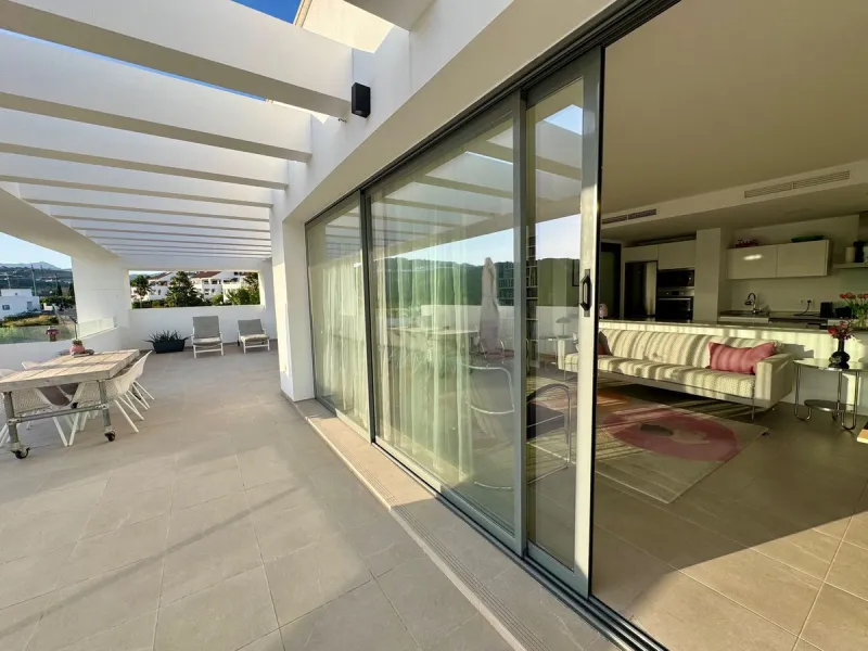 Discover luxury and comfort in this spectacular penthouse for sale in Casares Green!