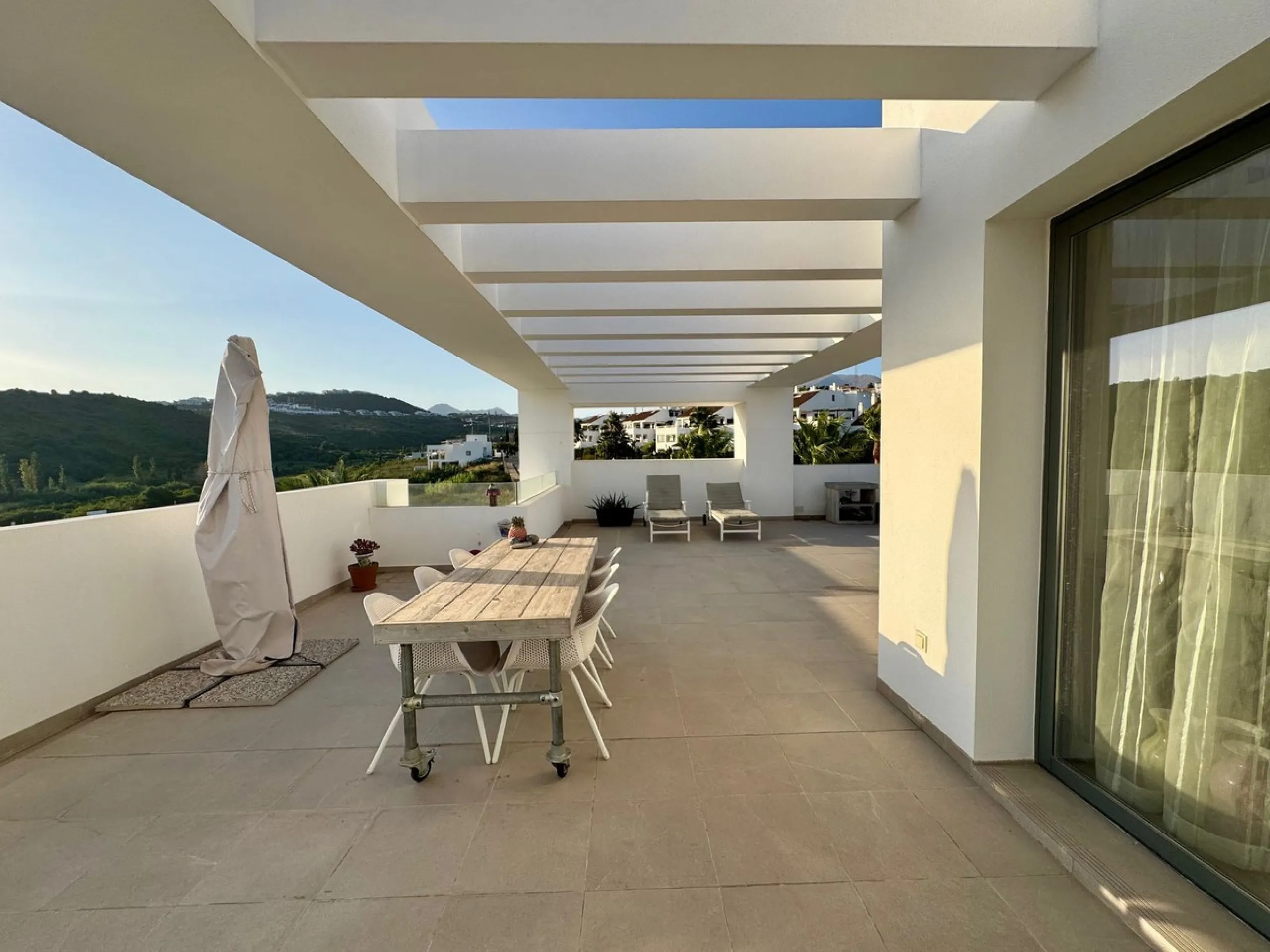 Discover luxury and comfort in this spectacular penthouse for sale in Casares Green!