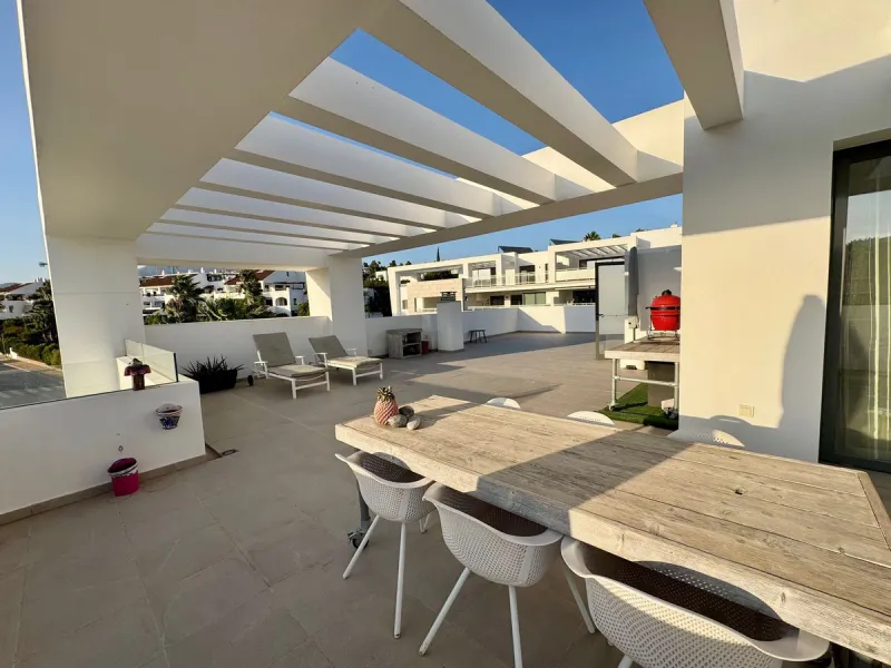 Discover luxury and comfort in this spectacular penthouse for sale in Casares Green!