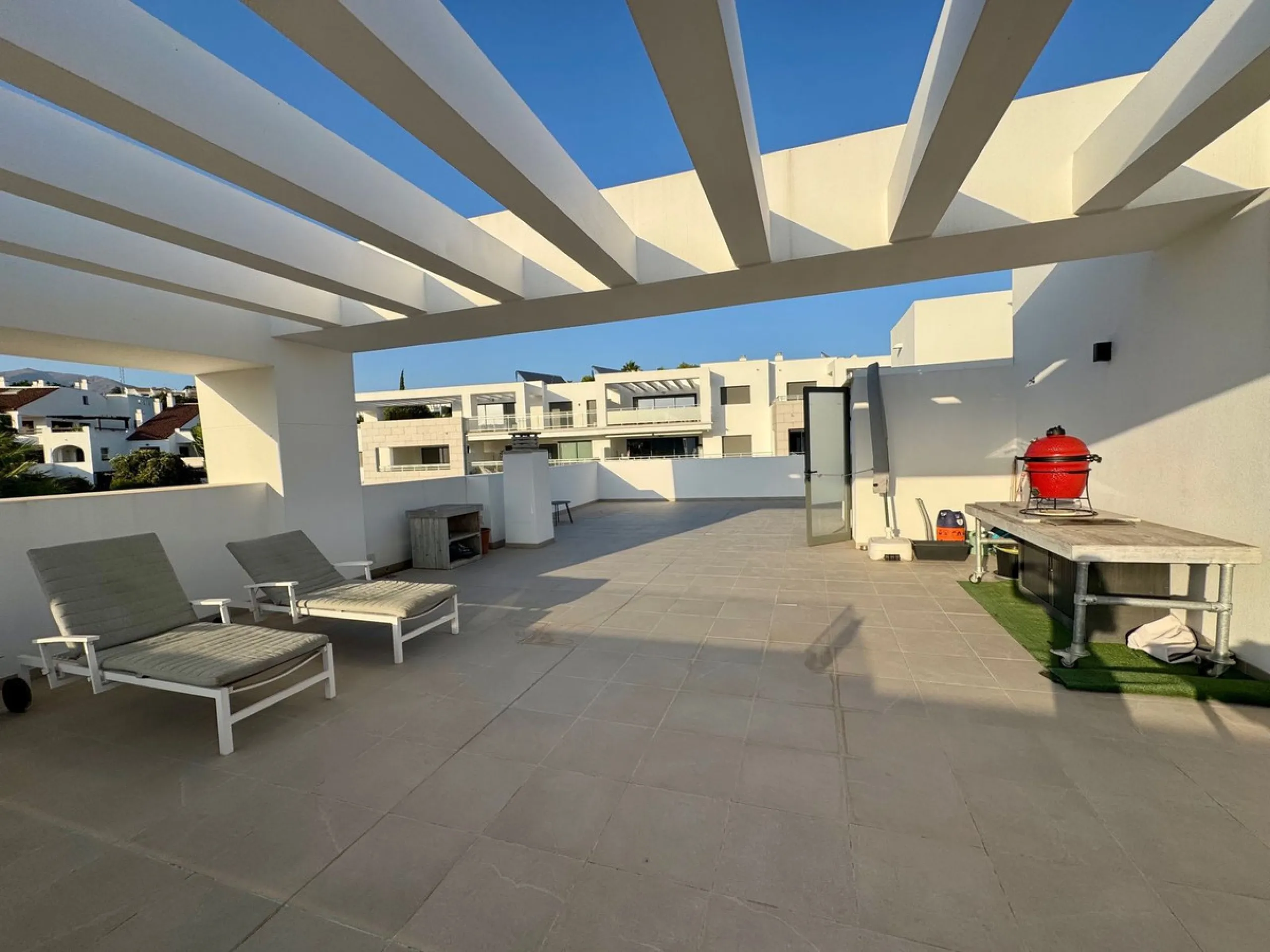Discover luxury and comfort in this spectacular penthouse for sale in Casares Green!