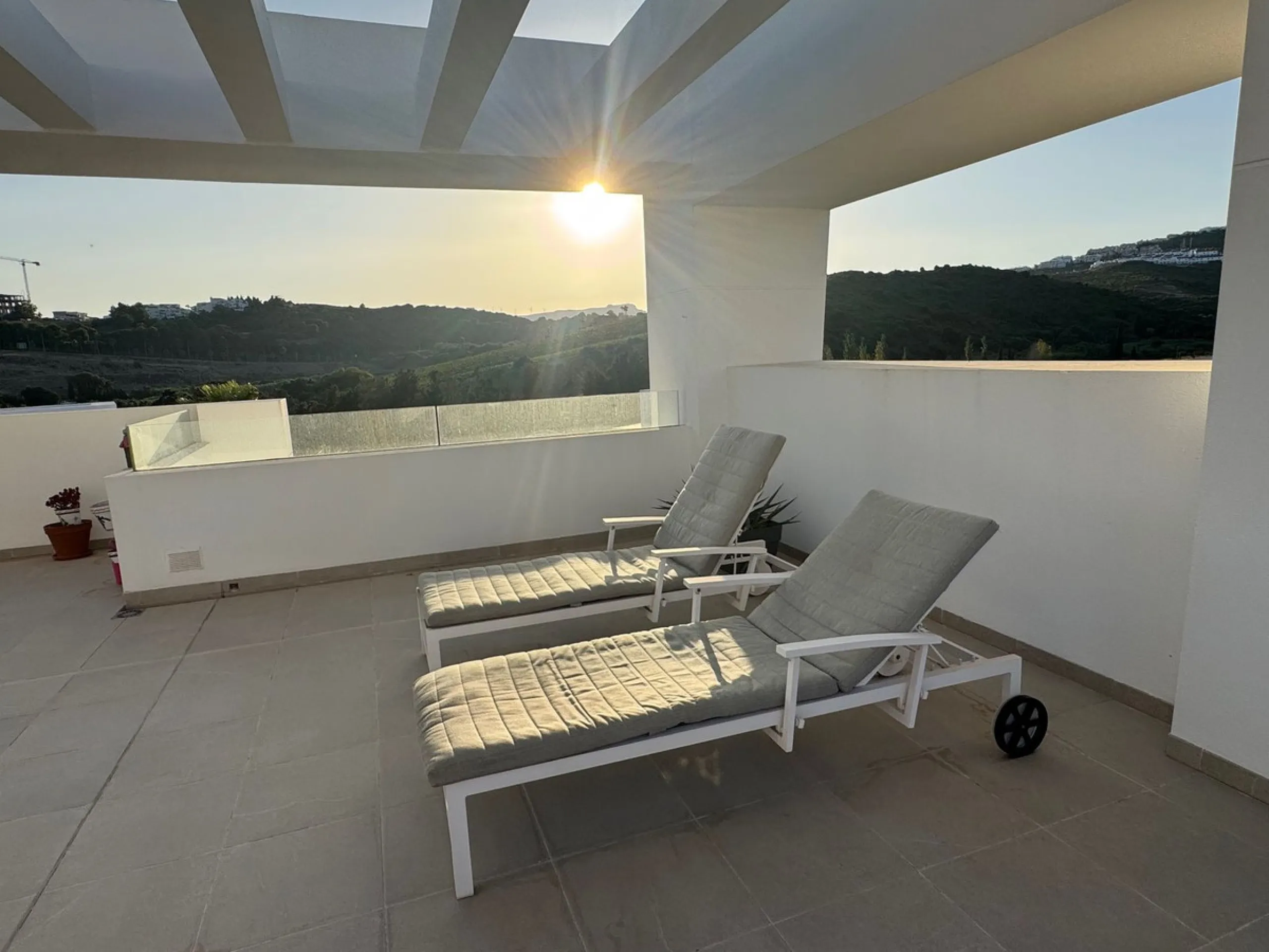 Discover luxury and comfort in this spectacular penthouse for sale in Casares Green!