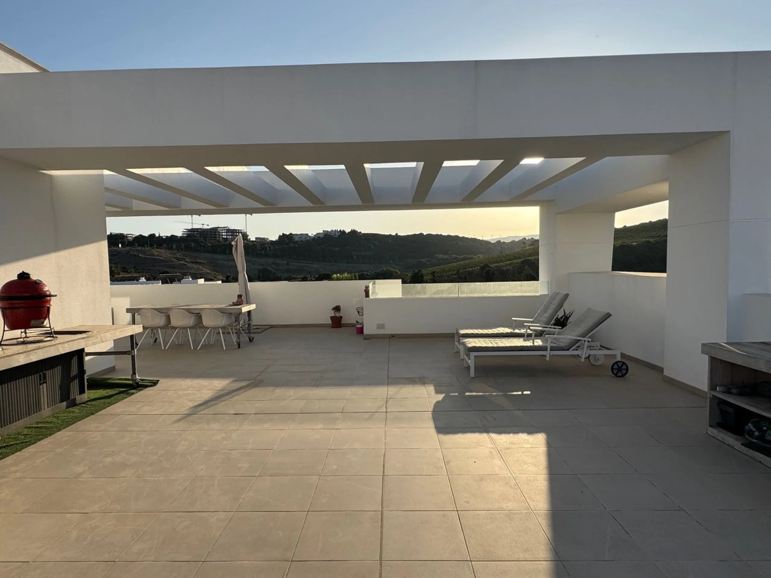 Discover luxury and comfort in this spectacular penthouse for sale in Casares Green!