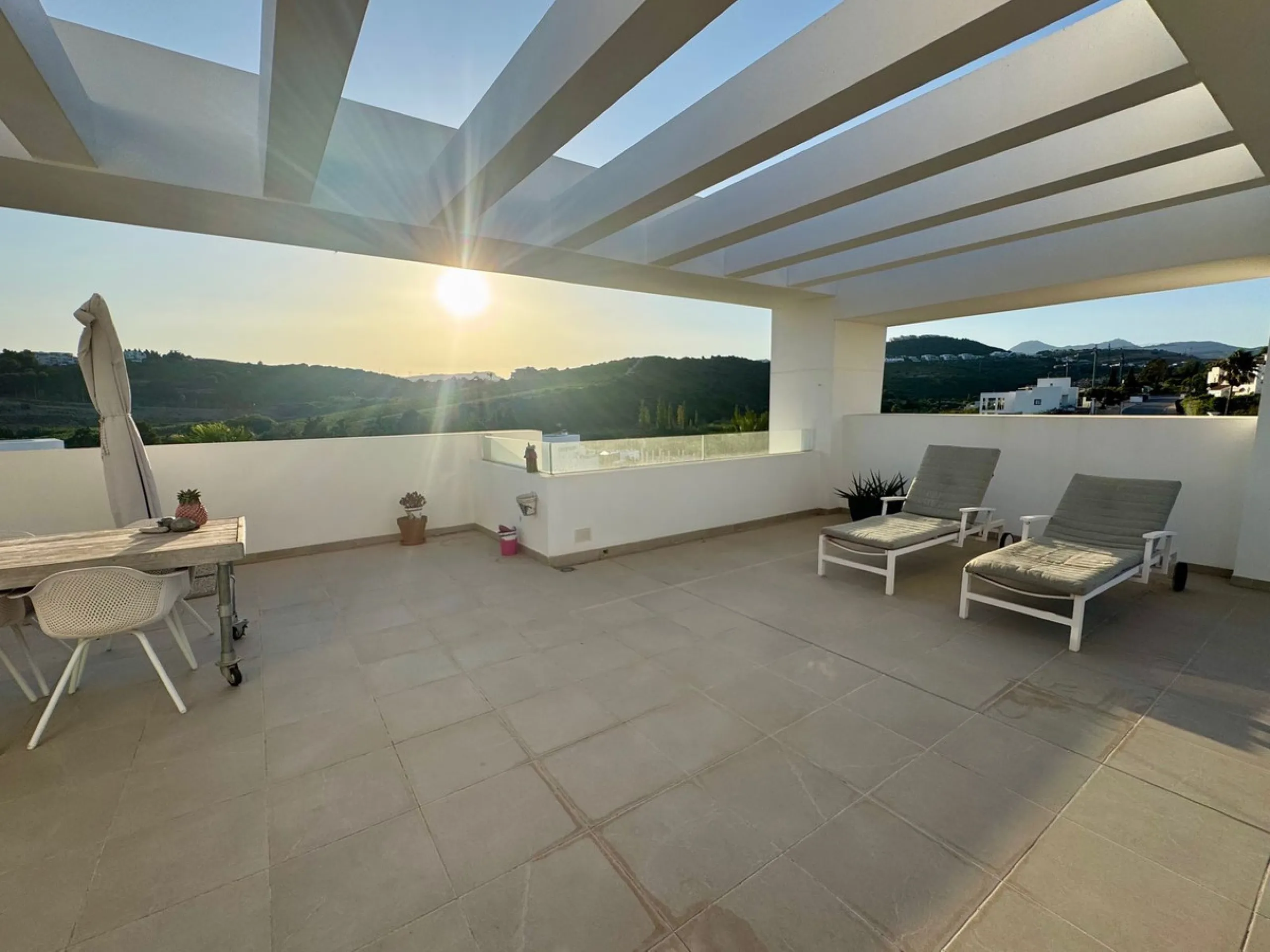 Discover luxury and comfort in this spectacular penthouse for sale in Casares Green!