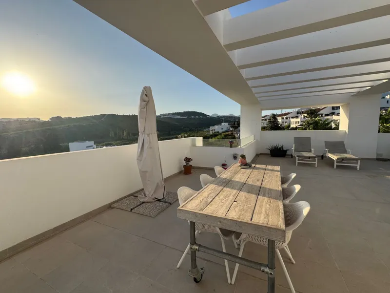 Discover luxury and comfort in this spectacular penthouse for sale in Casares Green!