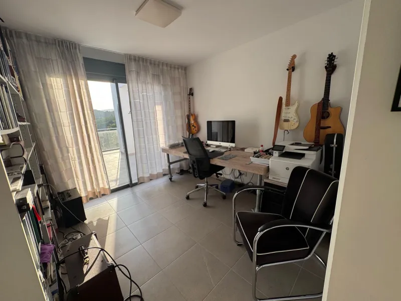 Discover luxury and comfort in this spectacular penthouse for sale in Casares Green!