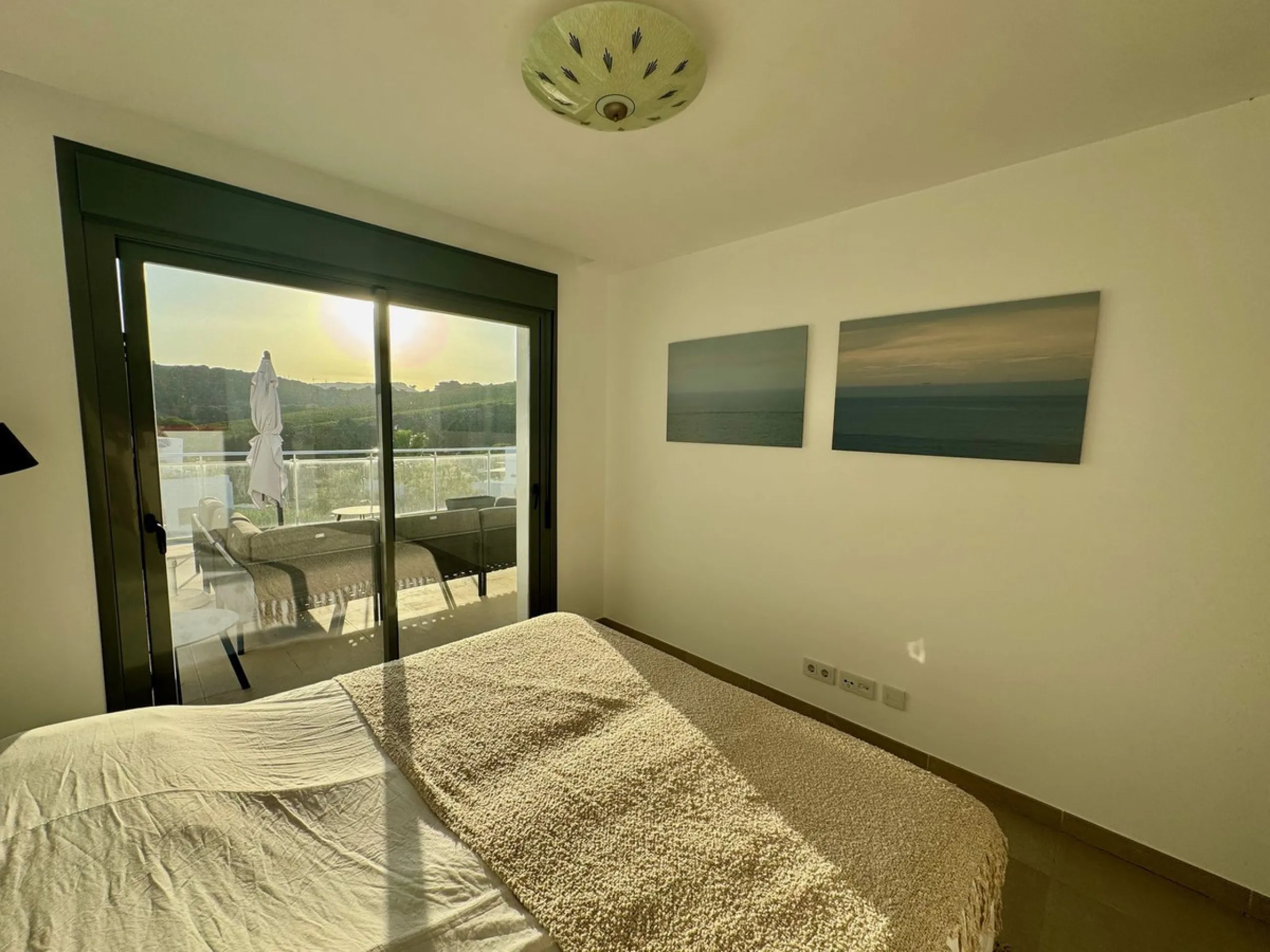 Discover luxury and comfort in this spectacular penthouse for sale in Casares Green!