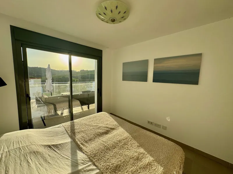 Discover luxury and comfort in this spectacular penthouse for sale in Casares Green!