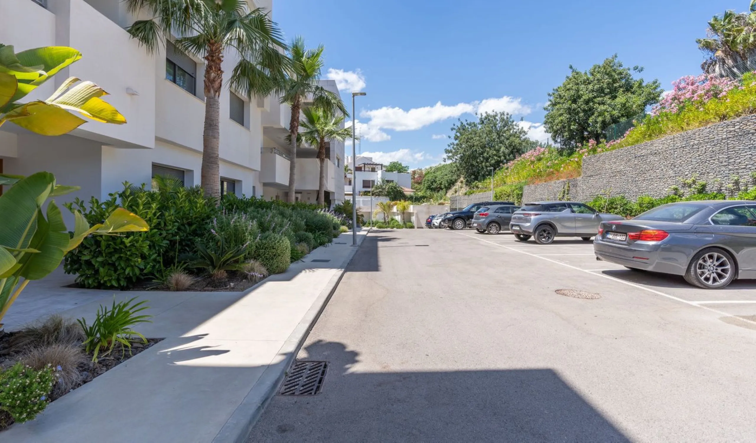 Discover luxury and comfort in this spectacular penthouse for sale in Casares Green!