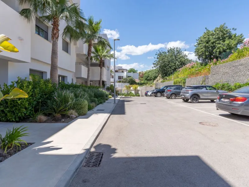 Discover luxury and comfort in this spectacular penthouse for sale in Casares Green!