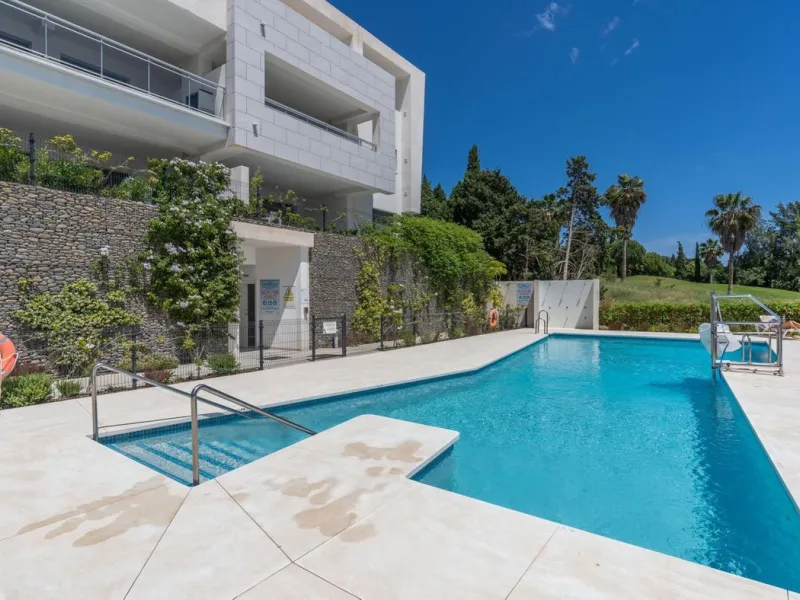 Discover luxury and comfort in this spectacular penthouse for sale in Casares Green!