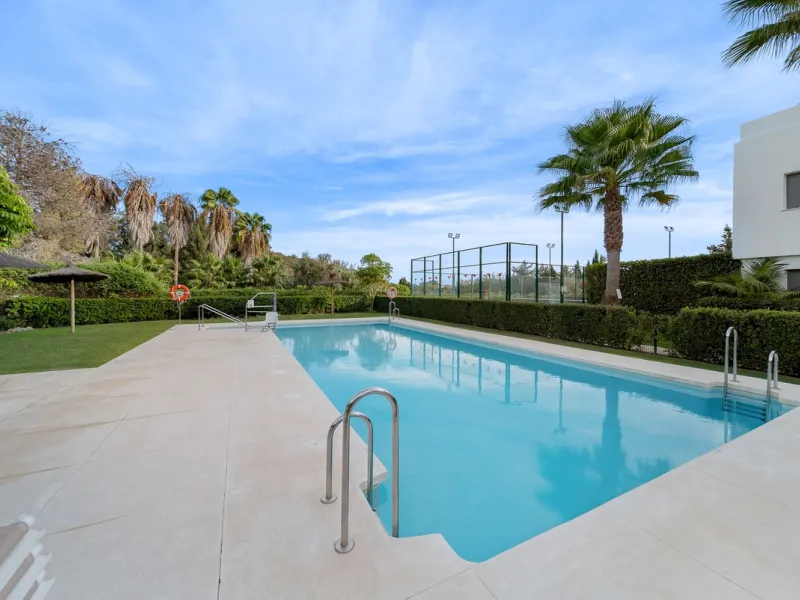 Discover luxury and comfort in this spectacular penthouse for sale in Casares Green!