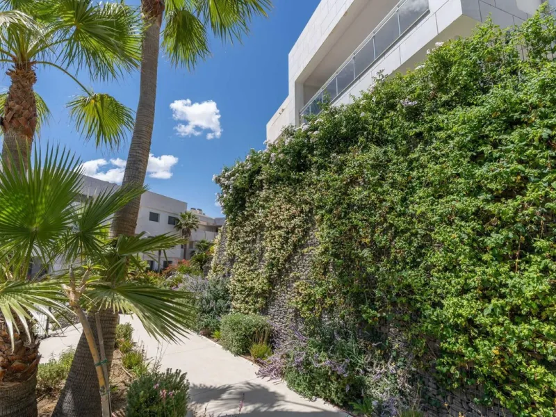 Discover luxury and comfort in this spectacular penthouse for sale in Casares Green!
