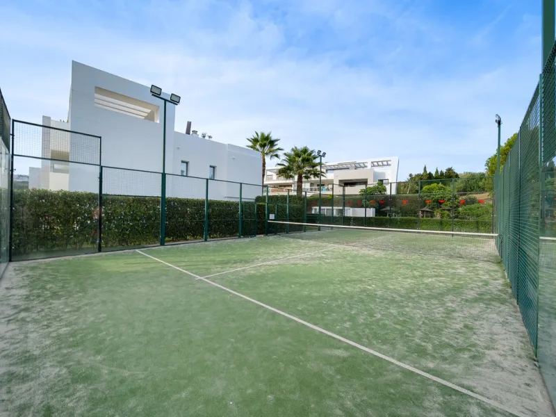 Discover luxury and comfort in this spectacular penthouse for sale in Casares Green!