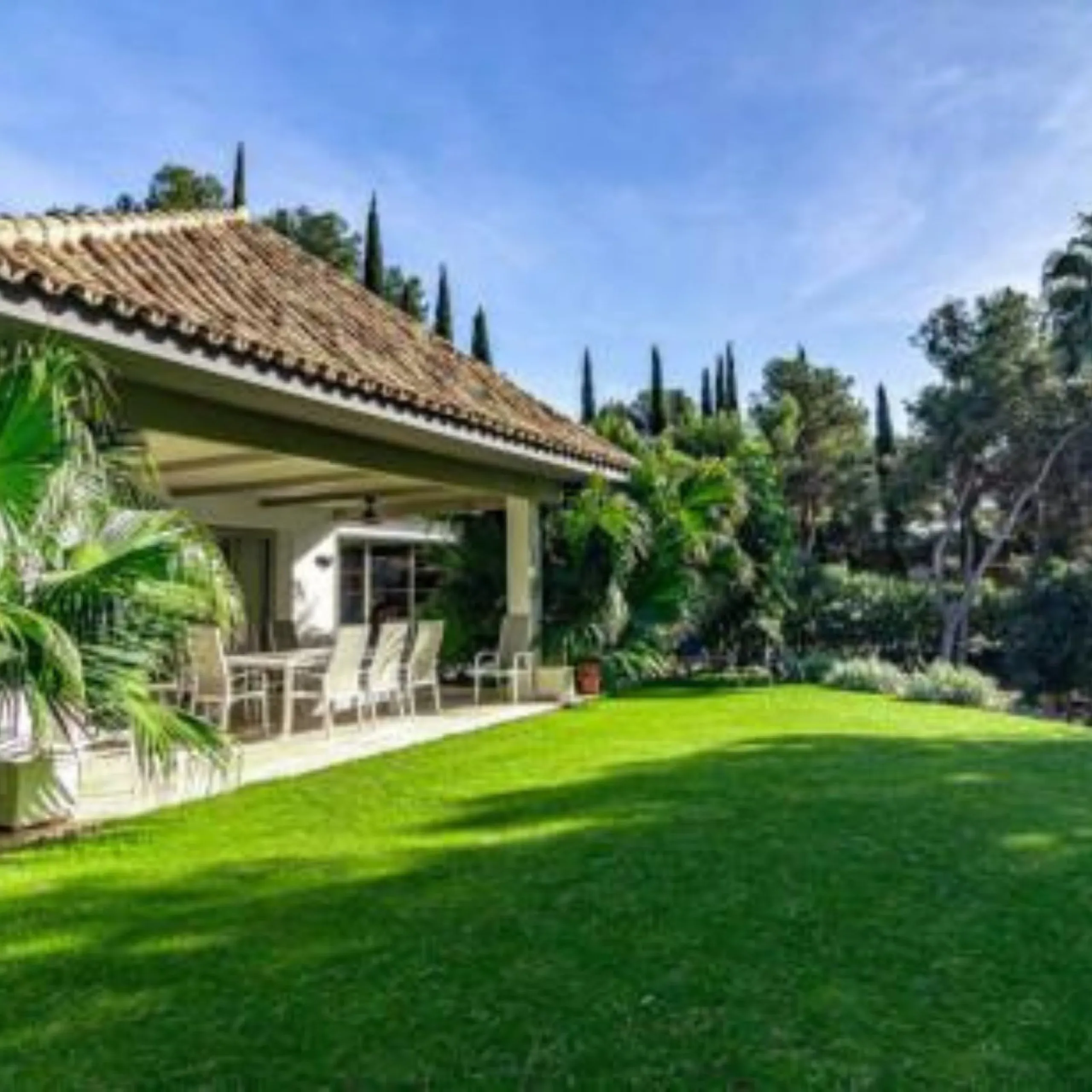 House - Detached Villa в продаже в Marbella, Málaga. В доме 5 спален и 6 ванных комнат. Площадь дома 485 м². Площадь участка 485 м²