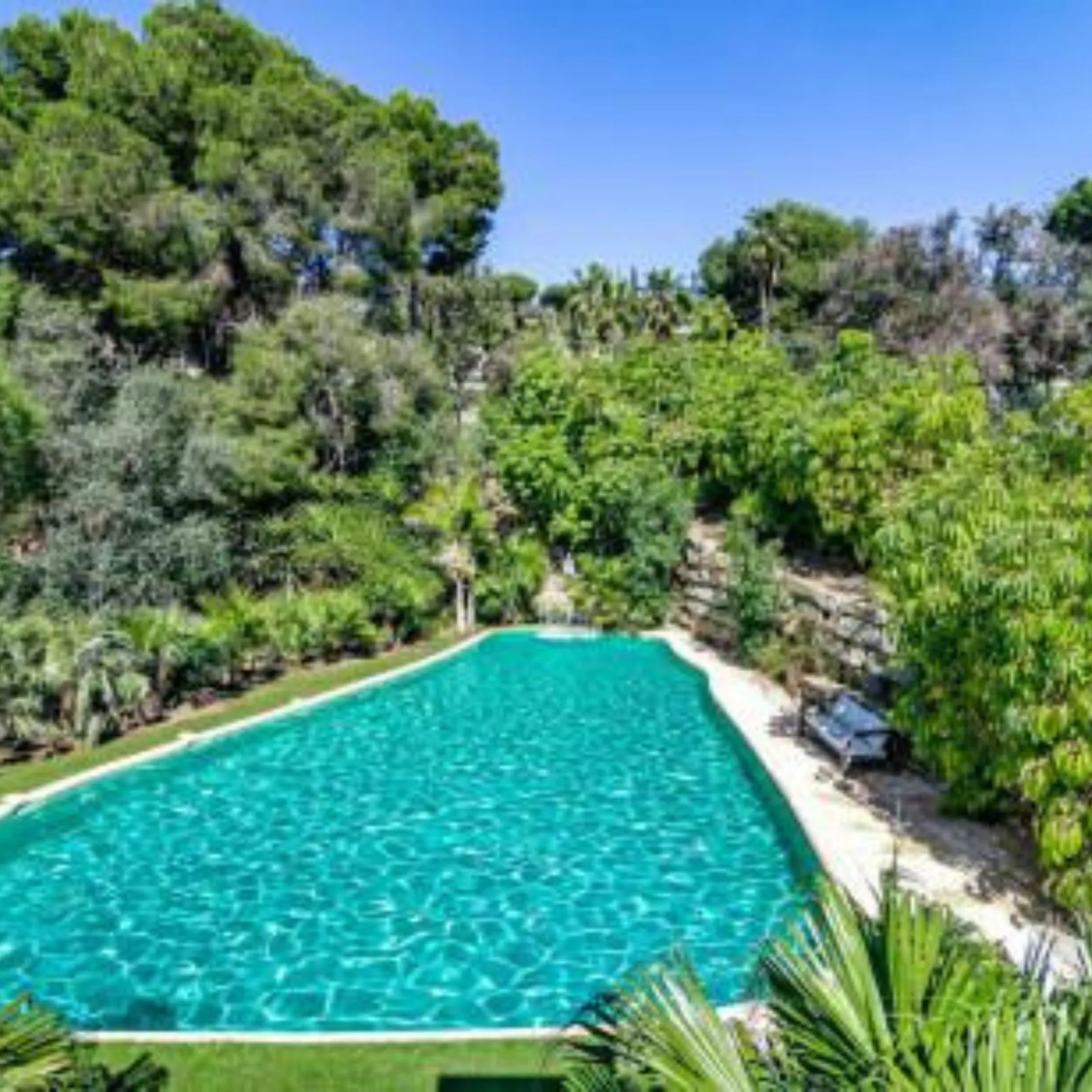 House - Detached Villa в продаже в Marbella, Málaga. В доме 5 спален и 6 ванных комнат. Площадь дома 485 м². Площадь участка 485 м²
