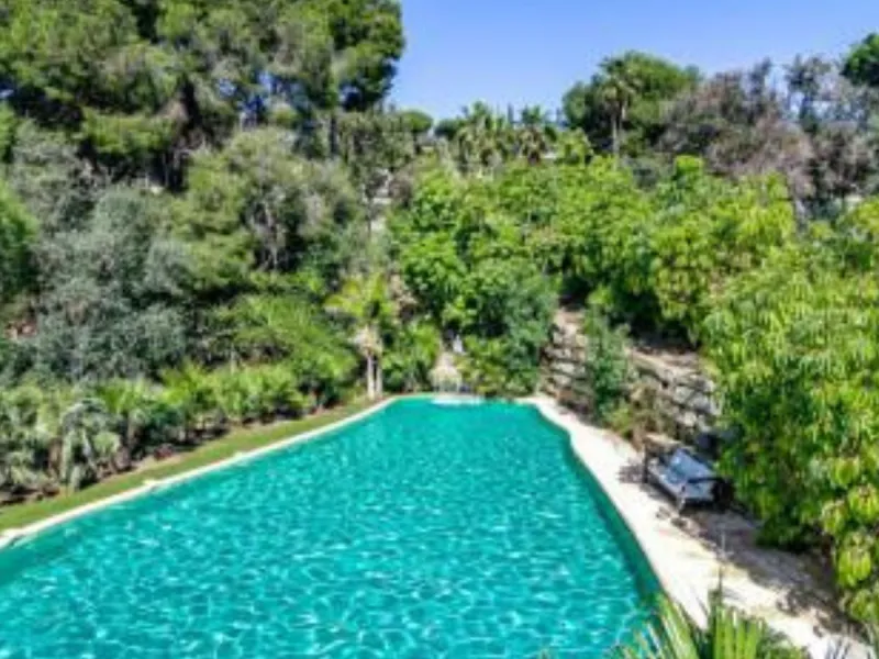 House - Detached Villa в продаже в Marbella, Málaga. В доме 5 спален и 6 ванных комнат. Площадь дома 485 м². Площадь участка 485 м²