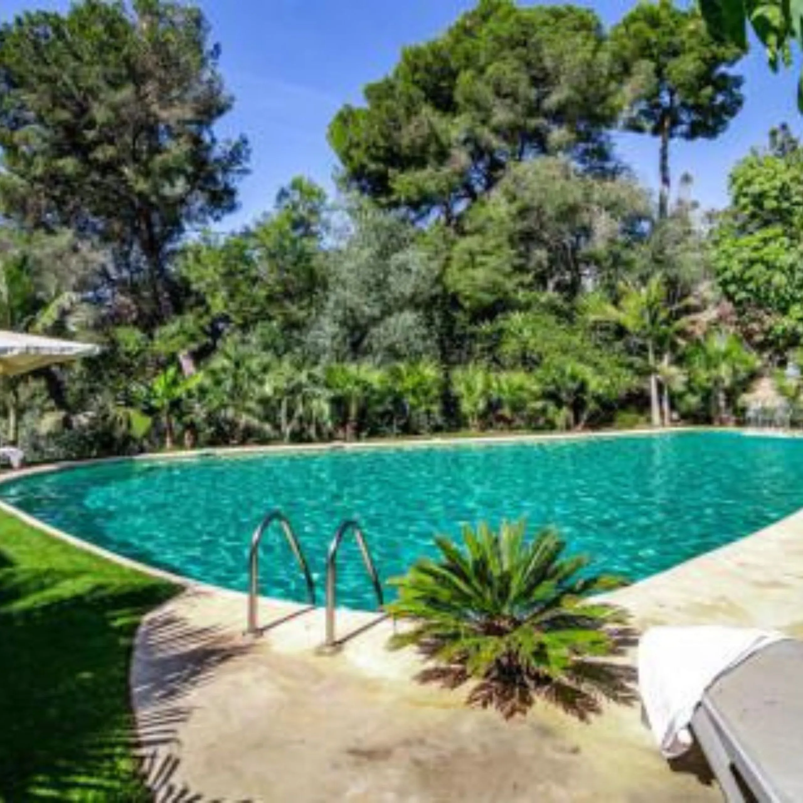 House - Detached Villa в продаже в Marbella, Málaga. В доме 5 спален и 6 ванных комнат. Площадь дома 485 м². Площадь участка 485 м²