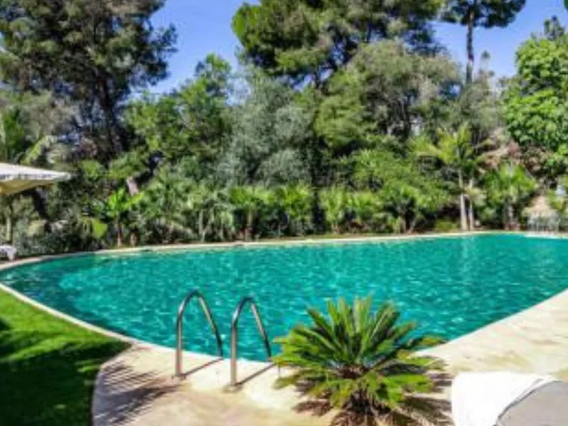 House - Detached Villa в продаже в Marbella, Málaga. В доме 5 спален и 6 ванных комнат. Площадь дома 485 м². Площадь участка 485 м²