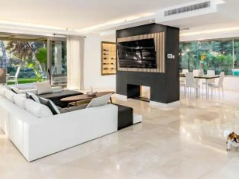 House - Detached Villa в продаже в Marbella, Málaga. В доме 5 спален и 6 ванных комнат. Площадь дома 485 м². Площадь участка 485 м²