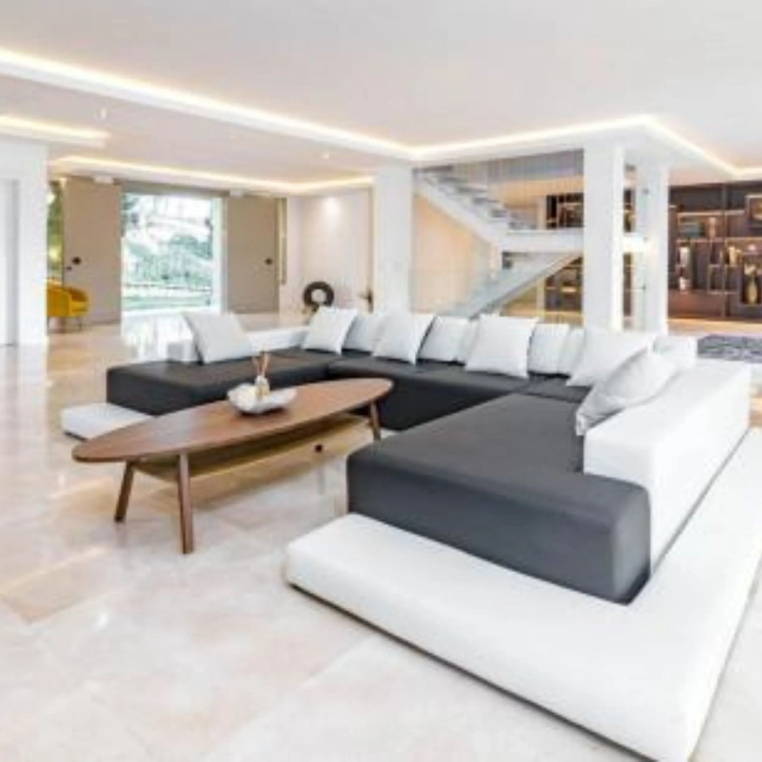 House - Detached Villa в продаже в Marbella, Málaga. В доме 5 спален и 6 ванных комнат. Площадь дома 485 м². Площадь участка 485 м²