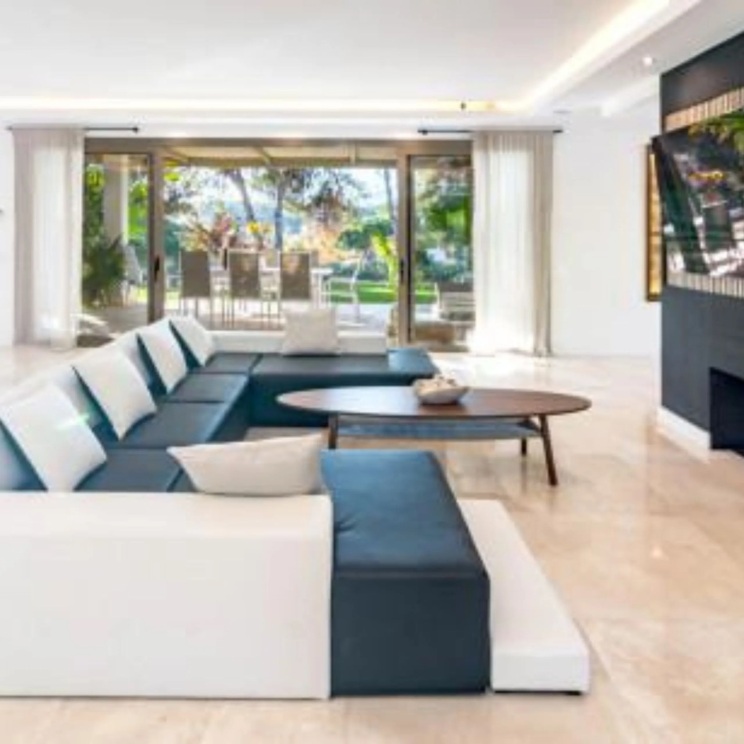 House - Detached Villa в продаже в Marbella, Málaga. В доме 5 спален и 6 ванных комнат. Площадь дома 485 м². Площадь участка 485 м²