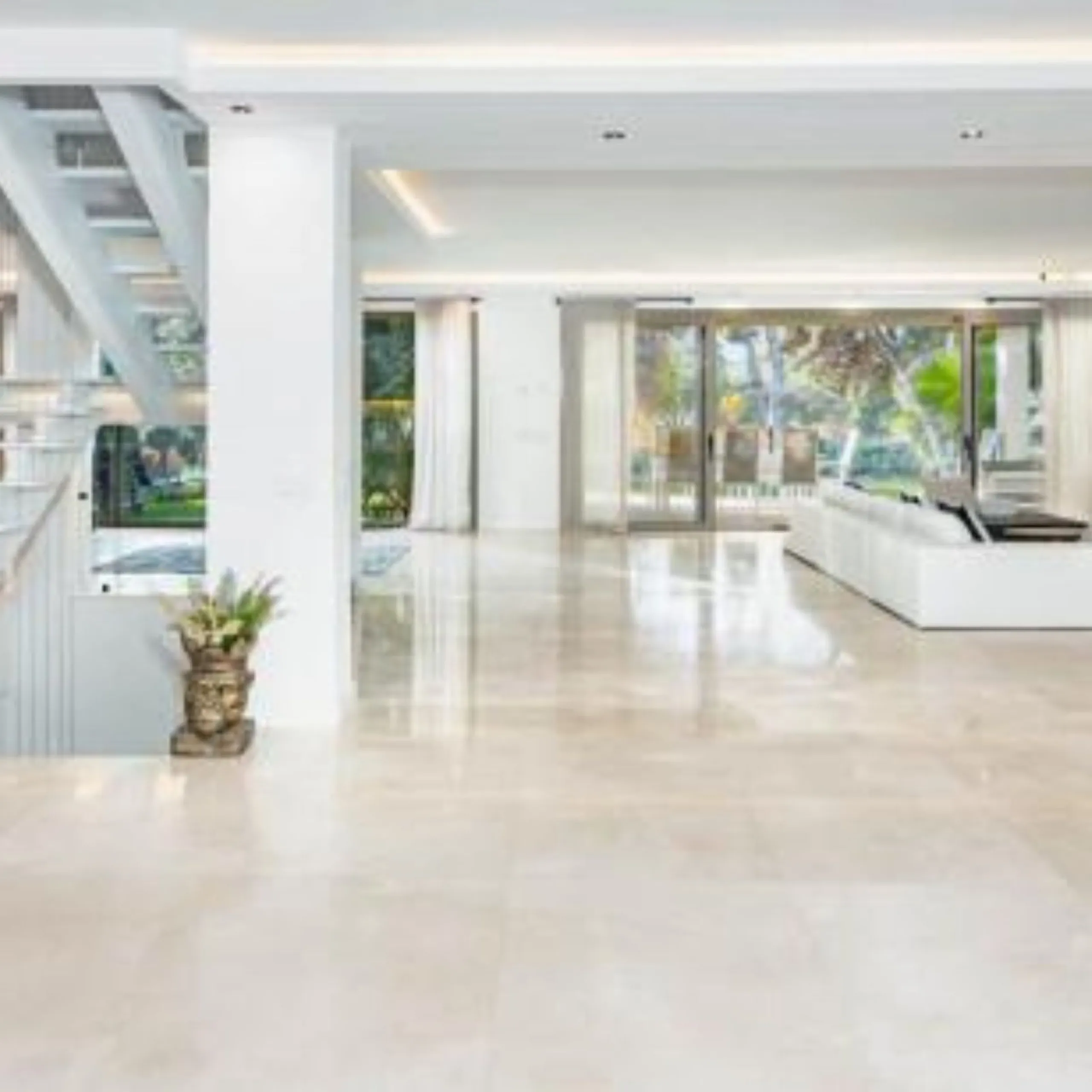 House - Detached Villa в продаже в Marbella, Málaga. В доме 5 спален и 6 ванных комнат. Площадь дома 485 м². Площадь участка 485 м²