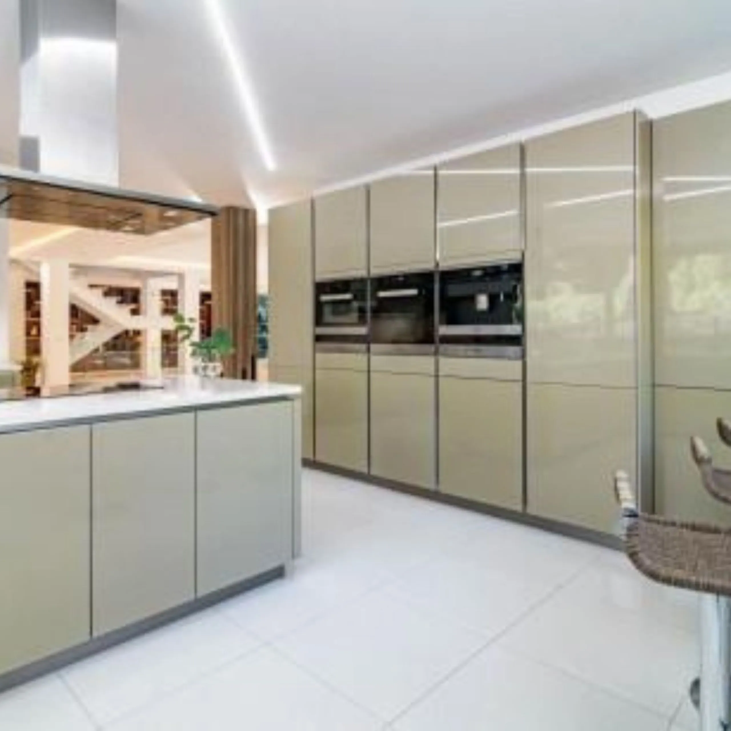 House - Detached Villa в продаже в Marbella, Málaga. В доме 5 спален и 6 ванных комнат. Площадь дома 485 м². Площадь участка 485 м²