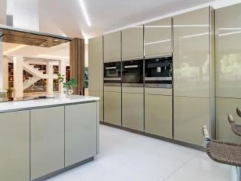 House - Detached Villa в продаже в Marbella, Málaga. В доме 5 спален и 6 ванных комнат. Площадь дома 485 м². Площадь участка 485 м²