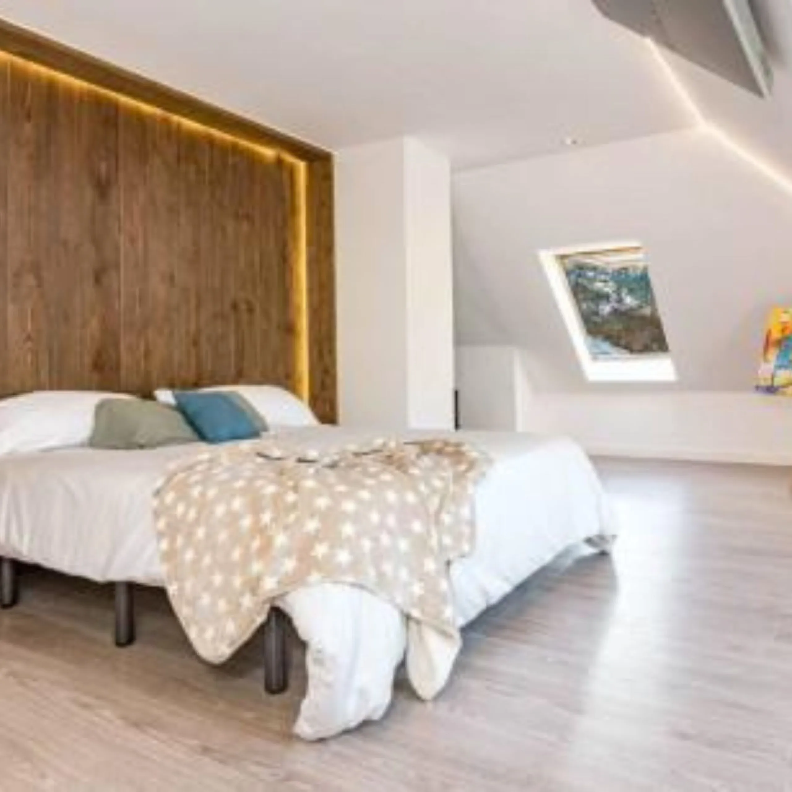 House - Detached Villa в продаже в Marbella, Málaga. В доме 5 спален и 6 ванных комнат. Площадь дома 485 м². Площадь участка 485 м²