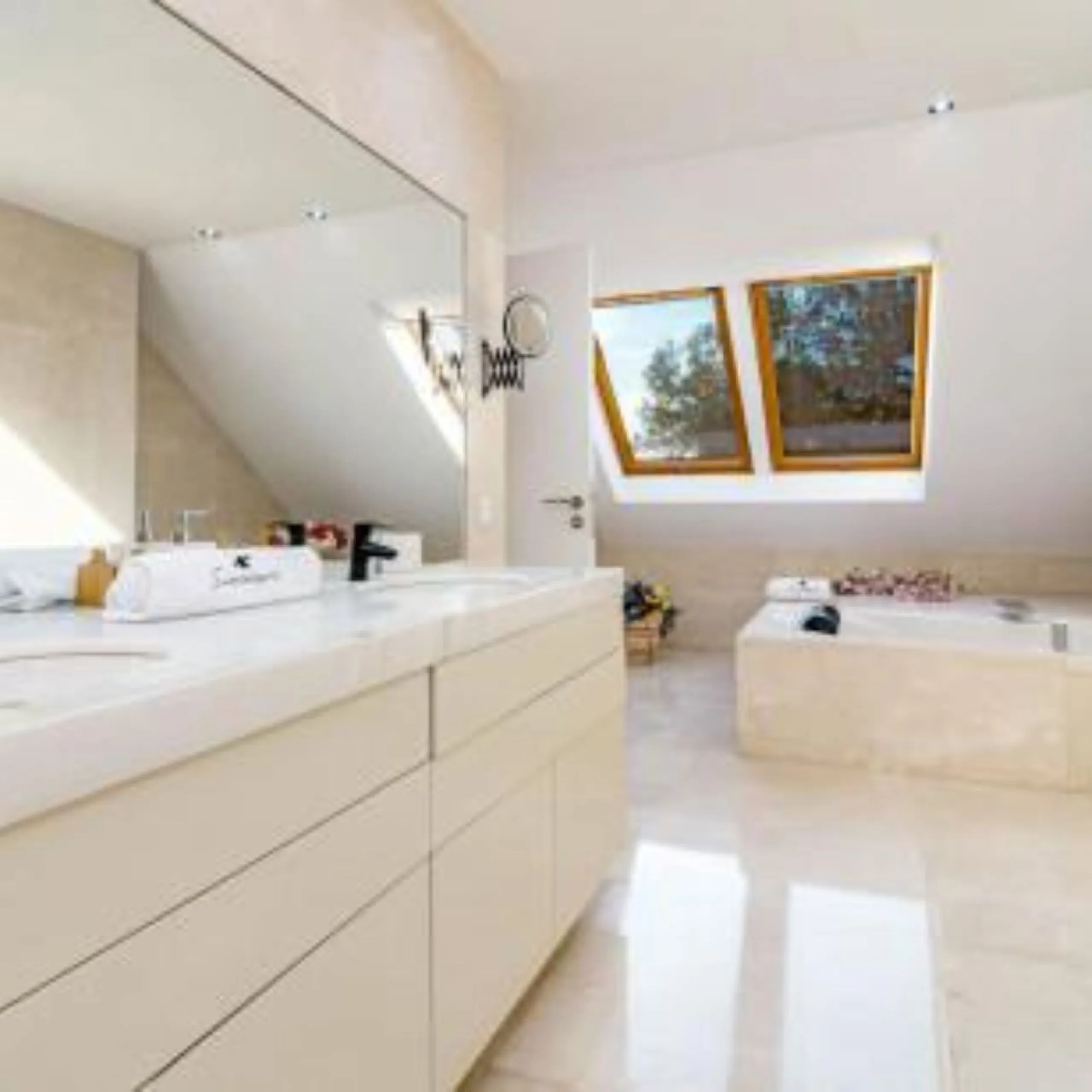 House - Detached Villa в продаже в Marbella, Málaga. В доме 5 спален и 6 ванных комнат. Площадь дома 485 м². Площадь участка 485 м²