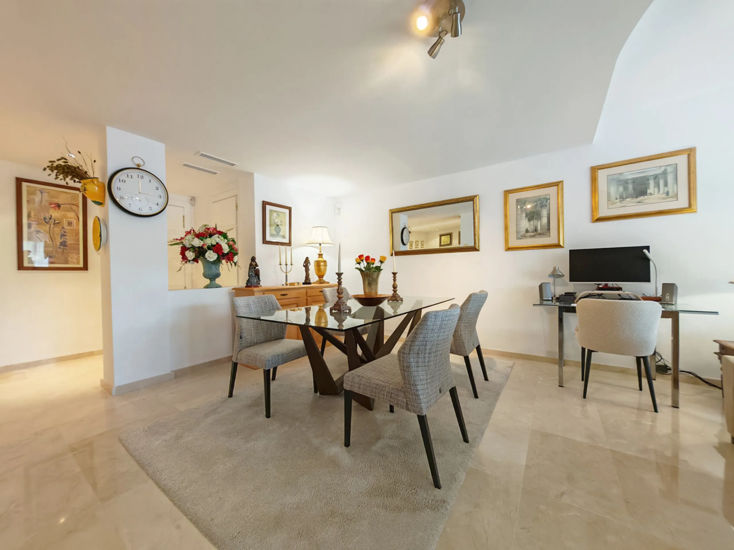 Apartment for sale in Rio Real Golf, Marbella with 2 bedrooms, 2 bathrooms, 2 en suite bathrooms and with orientation west, with communal swimming pool, private garage (1 parking spaces) and communal garden. Regarding property dimensions, it has 170 m² bu