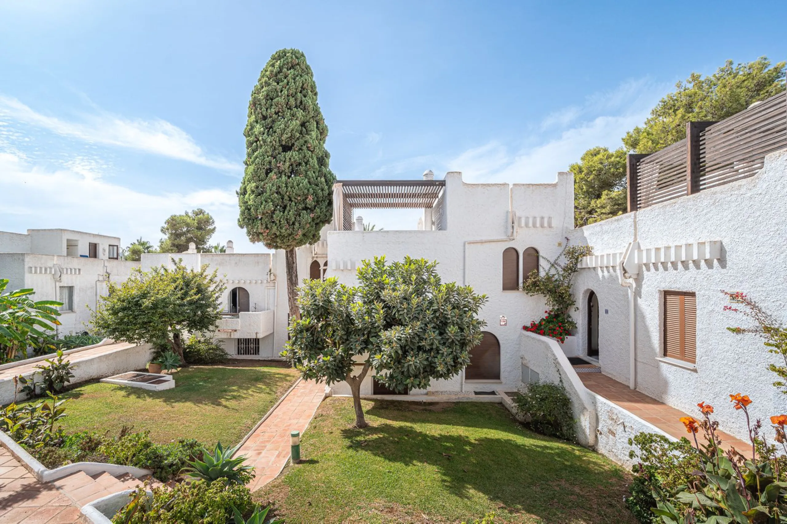 Newly refurbished townhouse in Atalaya Rio Verde, only 5 minutes from Puerto Banus!