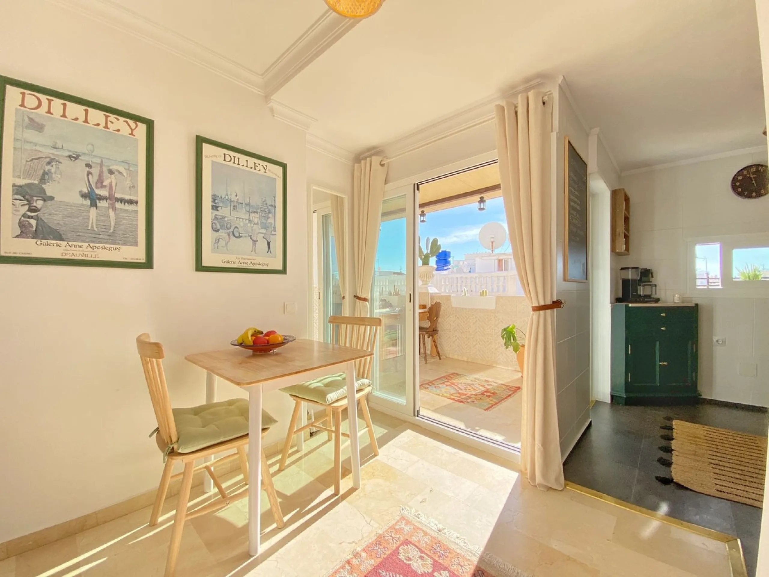 Charming penthouse with a large private terrace in the heart of the old town.