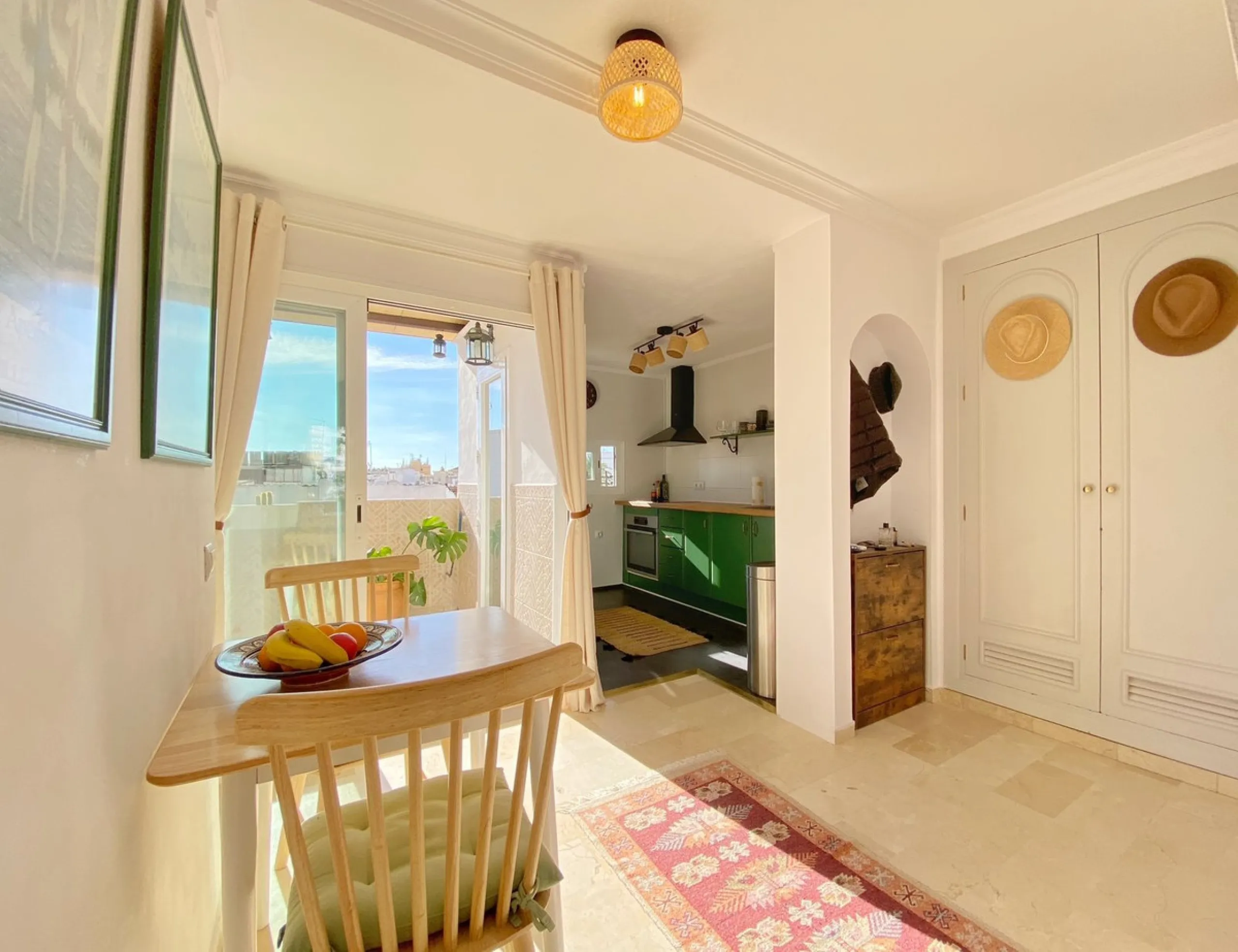 Charming penthouse with a large private terrace in the heart of the old town.