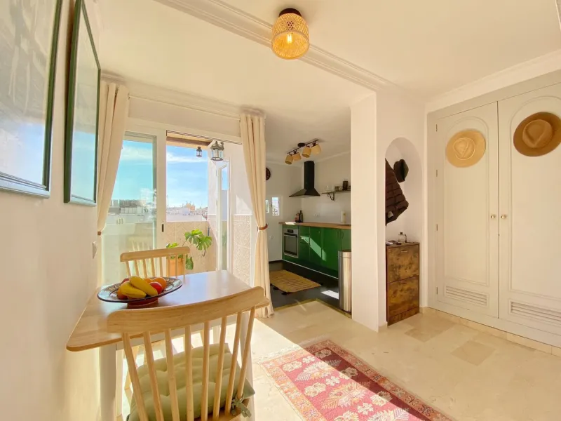 Charming penthouse with a large private terrace in the heart of the old town.