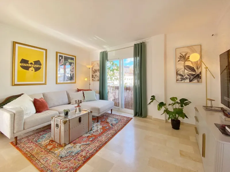 Charming penthouse with a large private terrace in the heart of the old town.