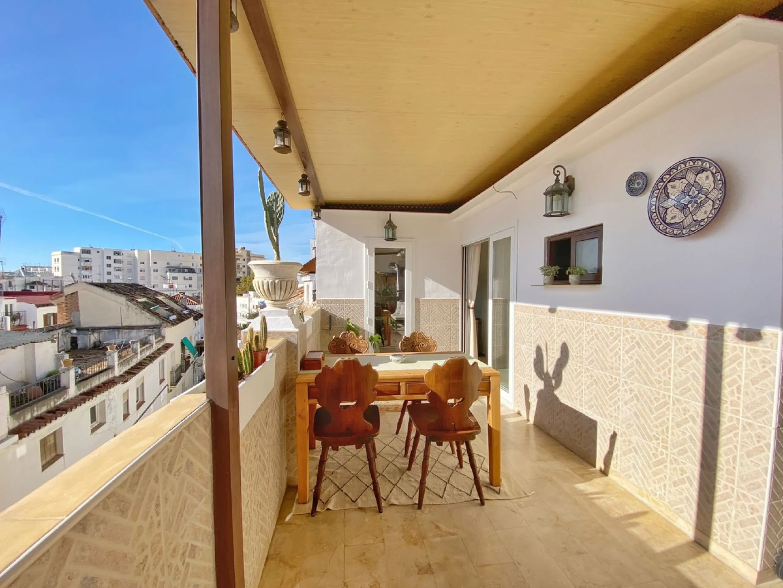 Charming penthouse with a large private terrace in the heart of the old town.