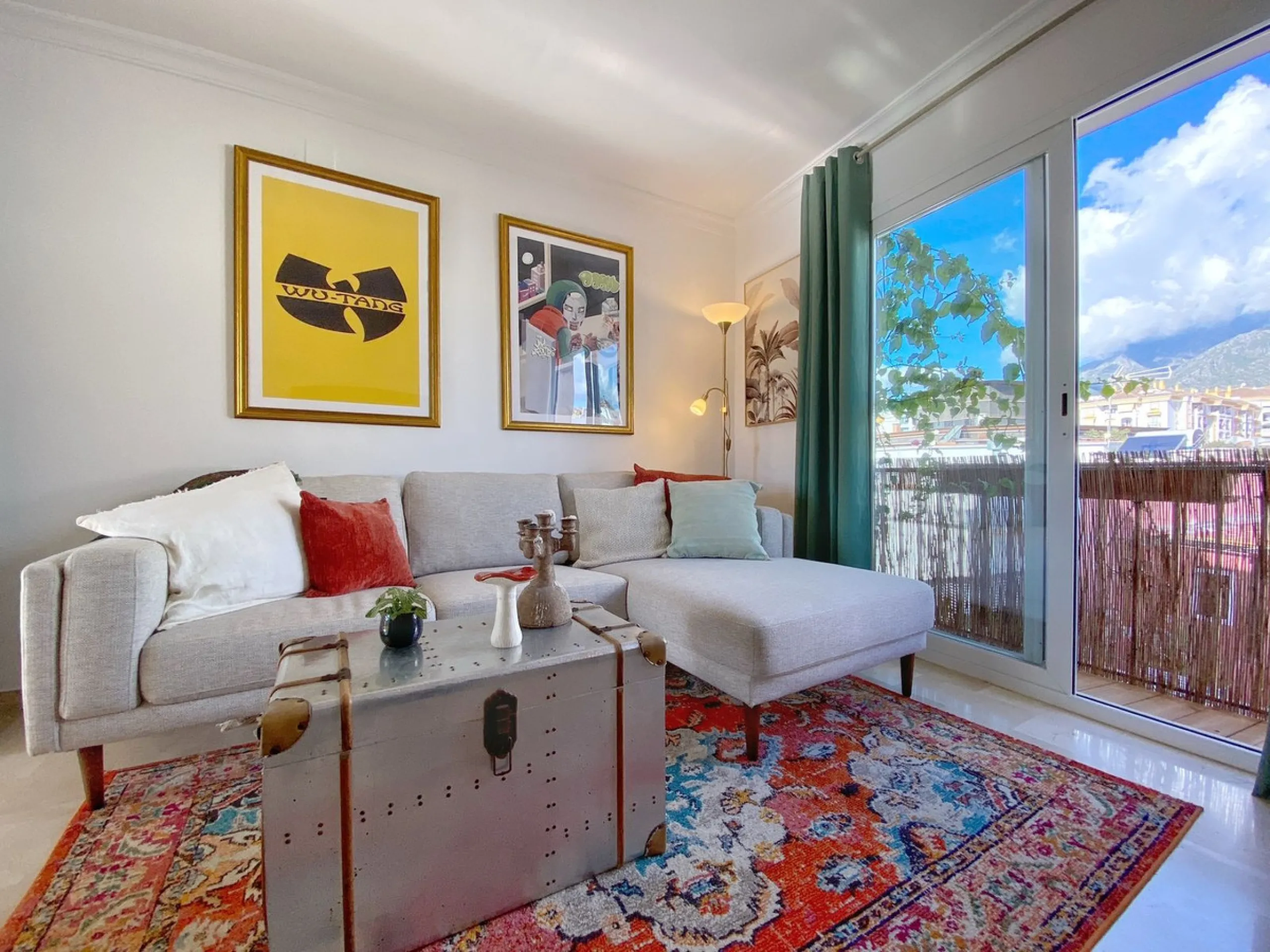 Charming penthouse with a large private terrace in the heart of the old town.