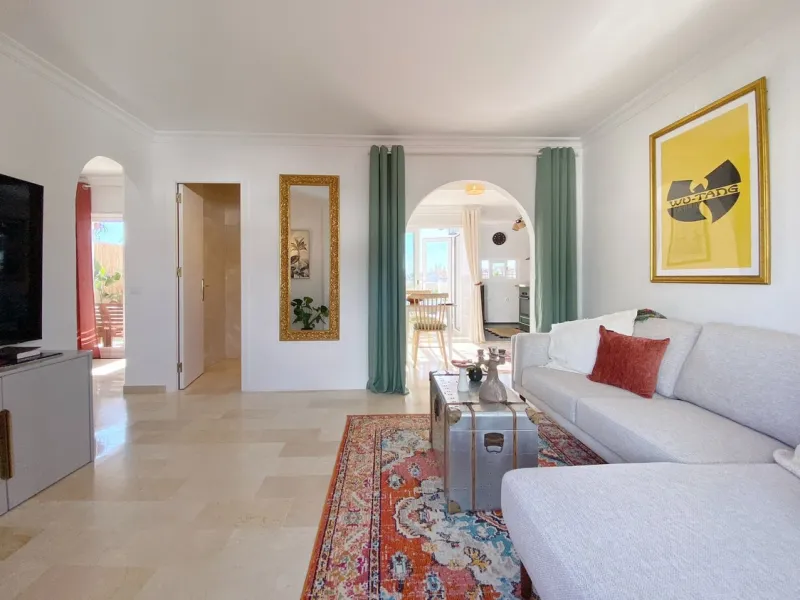 Charming penthouse with a large private terrace in the heart of the old town.