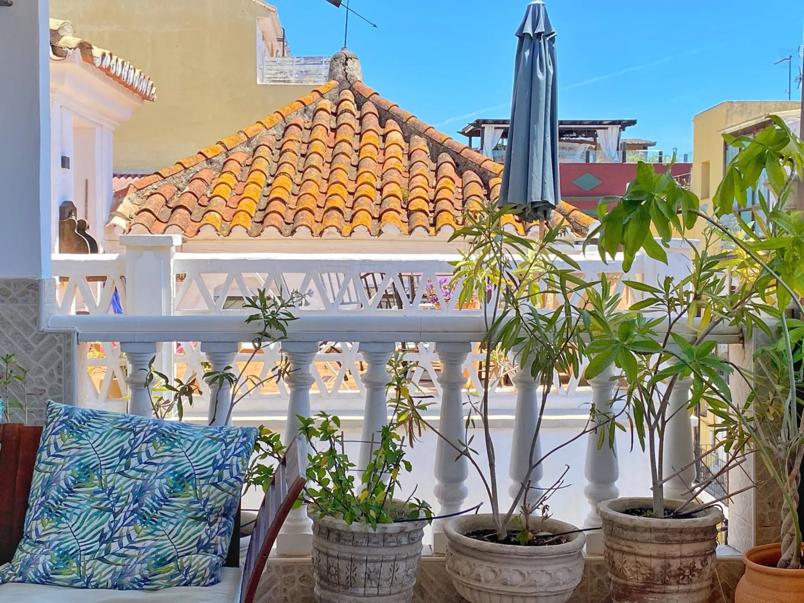 Charming penthouse with a large private terrace in the heart of the old town.