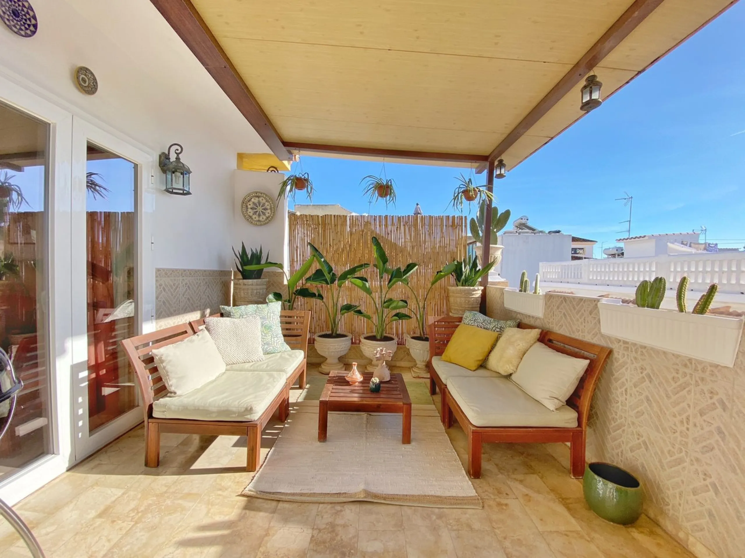 Charming penthouse with a large private terrace in the heart of the old town.