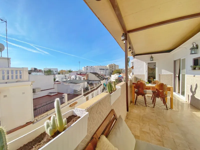 Charming penthouse with a large private terrace in the heart of the old town.