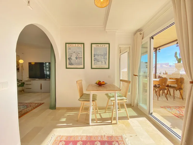 Charming penthouse with a large private terrace in the heart of the old town.