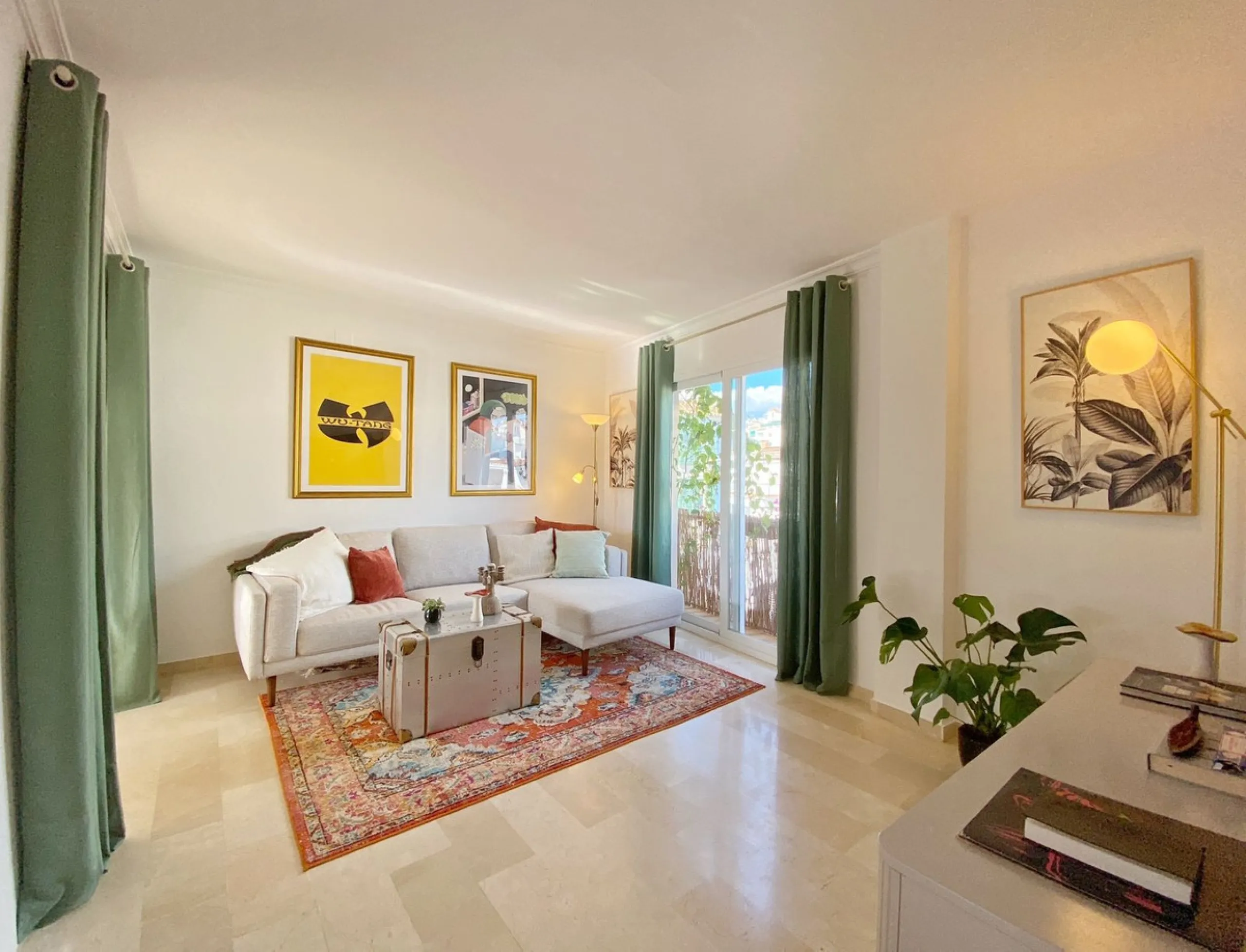 Charming penthouse with a large private terrace in the heart of the old town.