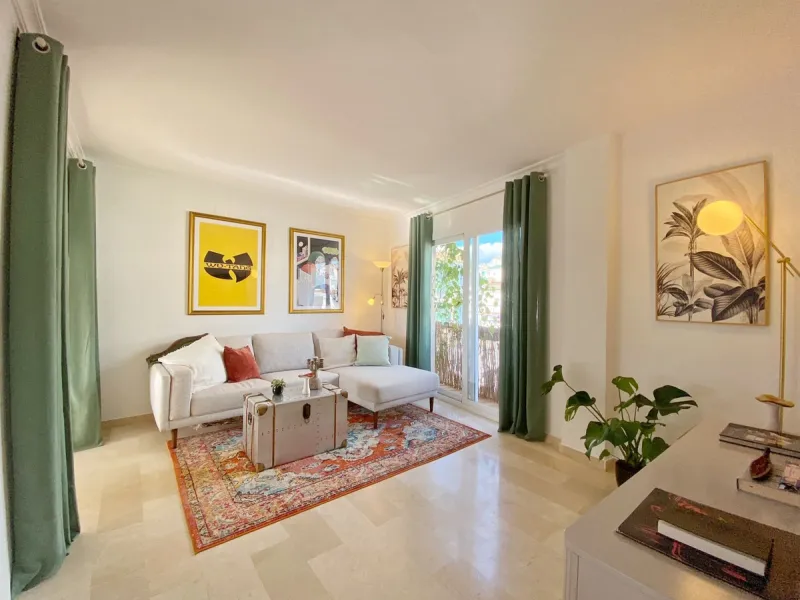 Charming penthouse with a large private terrace in the heart of the old town.