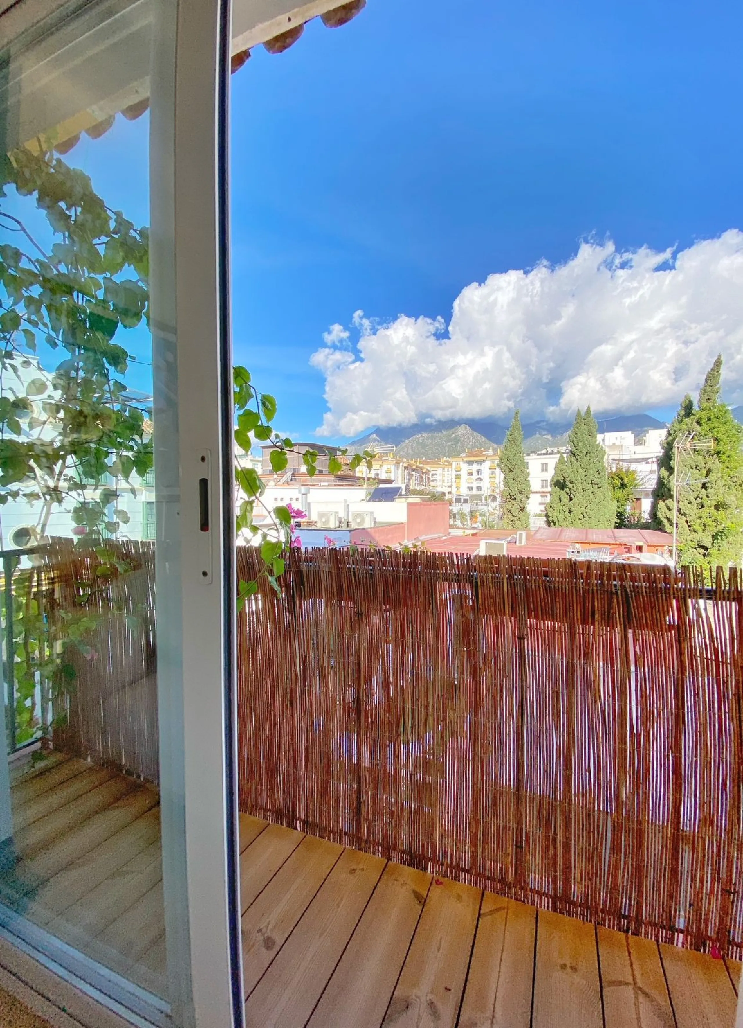 Charming penthouse with a large private terrace in the heart of the old town.