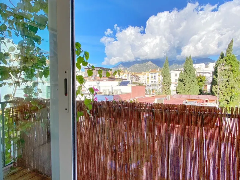 Charming penthouse with a large private terrace in the heart of the old town.