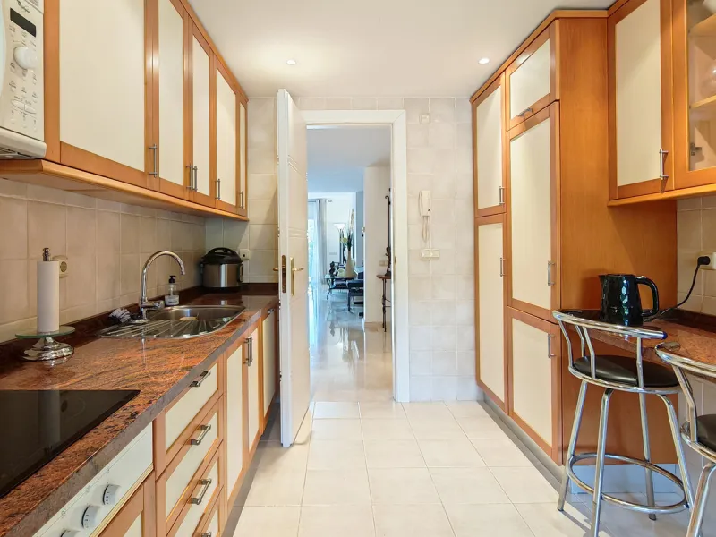 Apartment for sale in Rio Real Golf, Marbella with 2 bedrooms, 2 bathrooms, 2 en suite bathrooms and with orientation west, with communal swimming pool, private garage (1 parking spaces) and communal garden. Regarding property dimensions, it has 170 m² bu